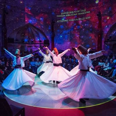 Wirujący derwisze w Stambule (Centrum Kultury HodjaPasza)